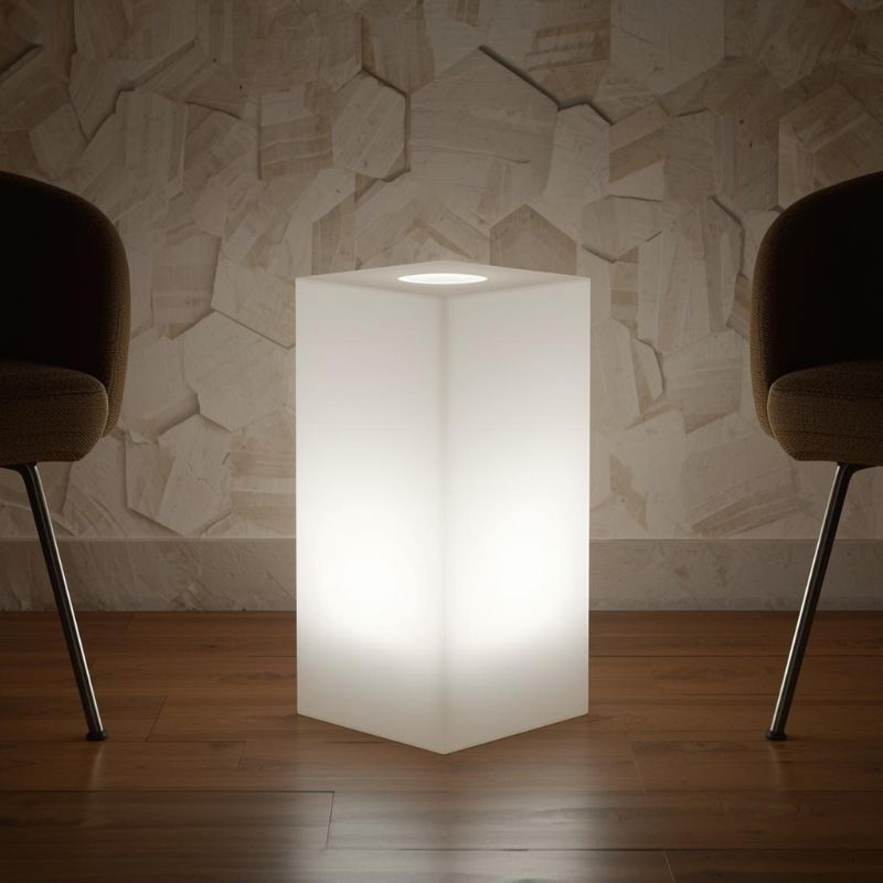 Custom Acrylic Stands and Pedestal DP0010